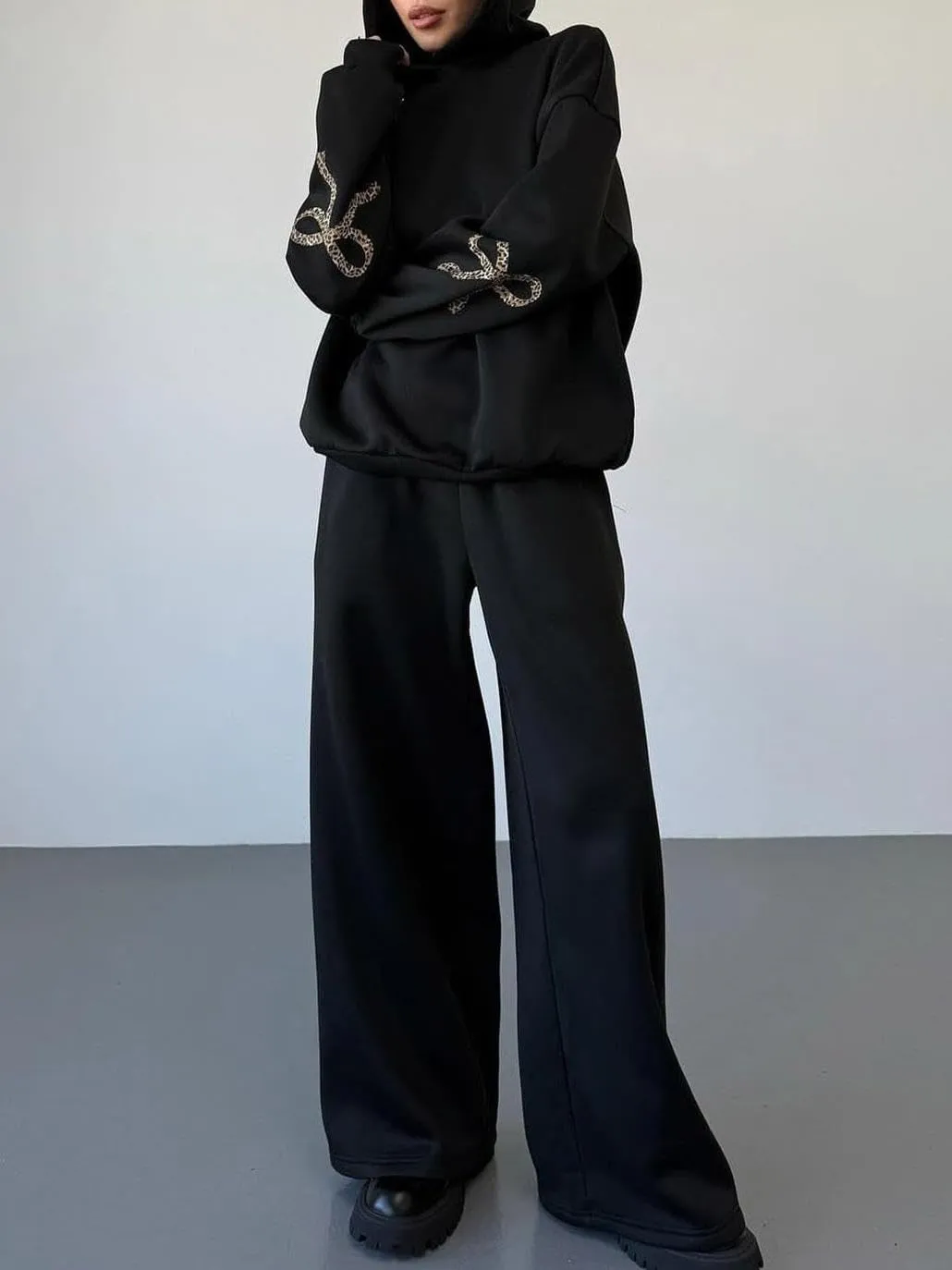 2 Piece Hoodie Set for Women Y2k Bow Print Oversized Sweatshirt Wide Leg Sweatpants Cute Sweatsuit Set