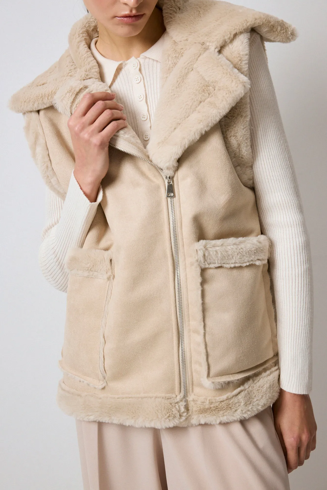 FAUX FUR DETAIL WAISTCOAT
