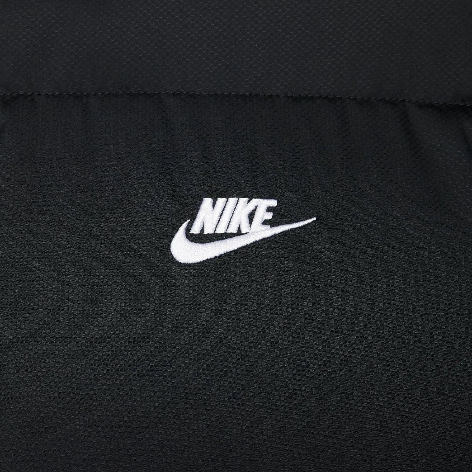 Nike Sportswear Club PrimaLoft Men's Water-Repellent Puffer Vest (Fir/White, FB7373-323)