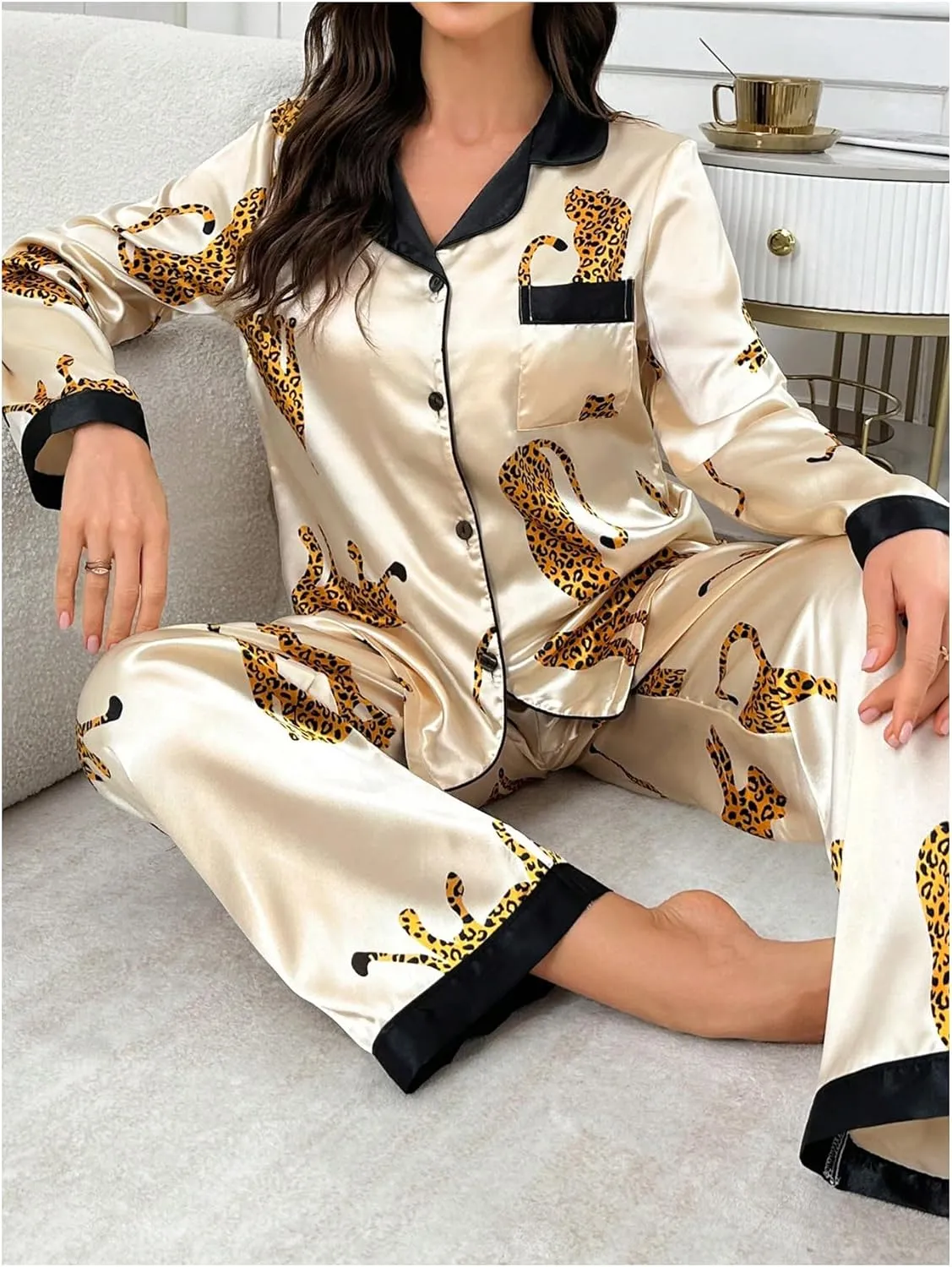 WDIRARA Women's 2 Piece Sleepwear Striped Satin Short Sleeve Shirt and Pants Pajama Set