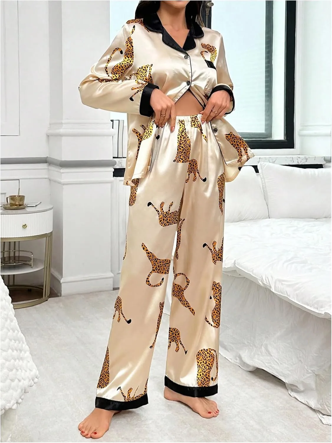 WDIRARA Women's 2 Piece Sleepwear Striped Satin Short Sleeve Shirt and Pants Pajama Set